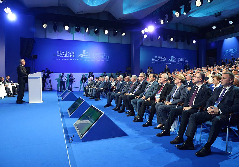 Jefe de la Duma Estatal Vyacheslav Volodin. Sesión plenaria del Foro Internacional “Gran legado – futuro común”