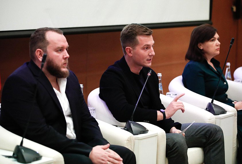 Председатель Комитета по молодежной политике Артем Метелев