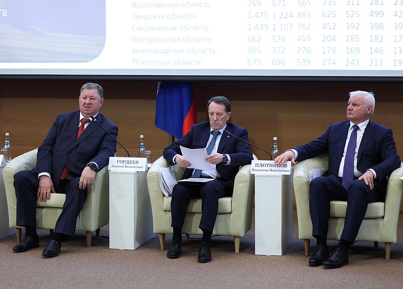 Председатель Комитета по аграрным вопросам Владимир Кашин, заместитель Председателя Государственной Думы Алексей Гордеев и Первый заместитель Председателя Комитета по аграрным вопросам Владимир Плотников