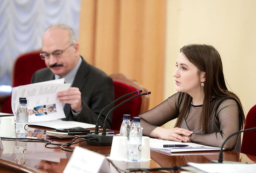 Председатель Комитета по науке и высшему образованию Сергей Кабышев и Первый заместитель Председателя Комитета Ксения Горячева