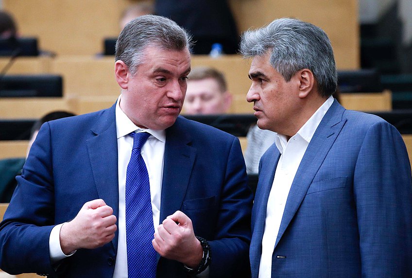 Руководитель фракции ЛДПР Леонид Слуцкий и руководитель фракции «Новые люди» Алексей Нечаев