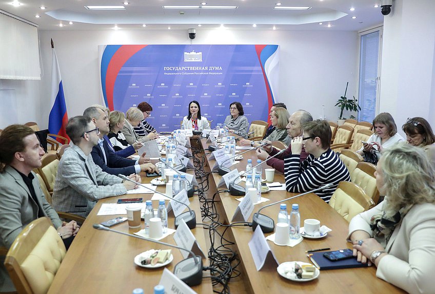 Заседание рабочей группы Комитета по защите семьи, вопросам отцовства, материнства и детства
