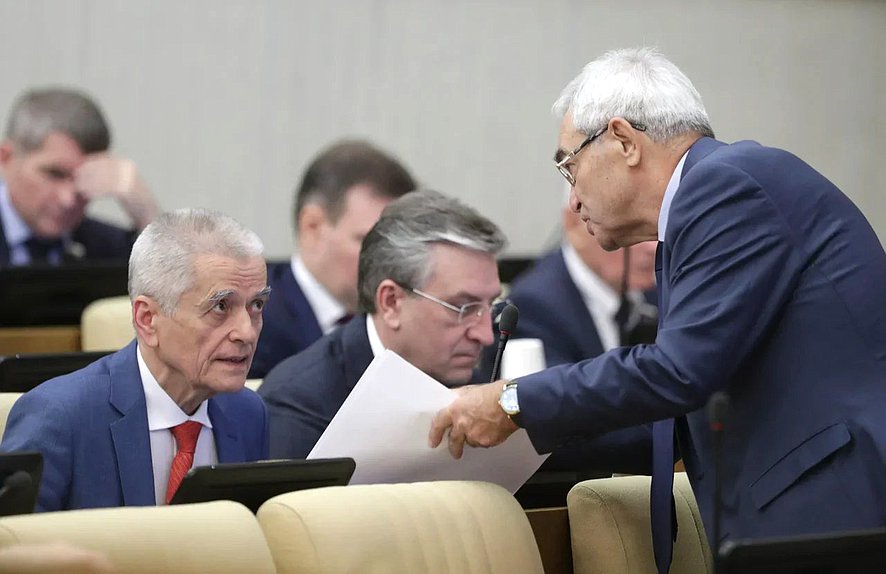 Первый заместитель Председателя Комитета по образованию и науке Геннадий Онищенко