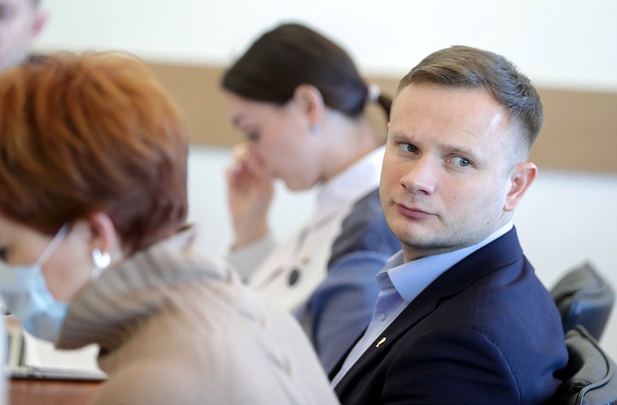 Заместитель Председателя Комитета по молодежной политике Владимир Исаков