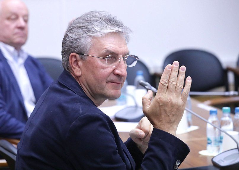 Член Комитета по бюджету и налогам Айрат Фаррахов