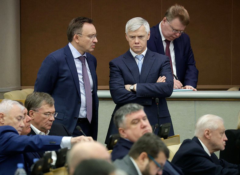 Первый заместитель Председателя Комитета по защите конкуренции Игорь Игошин и Председатель Комитета по защите конкуренции Валерий Гартунг