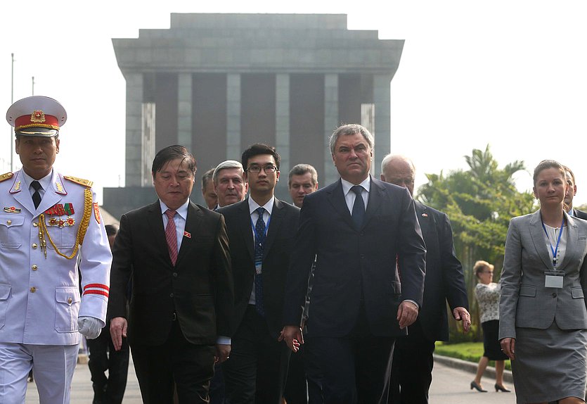 Wreath-laying ceremony at the Ho Chi Minh Mausoleum in Hanoi