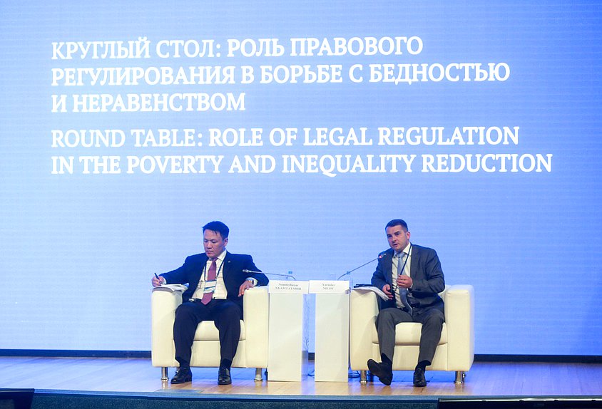 Chairman of the Committee on Labor, Social Policy and Veterans' Affairs Iaroslav Nilov (on the right)