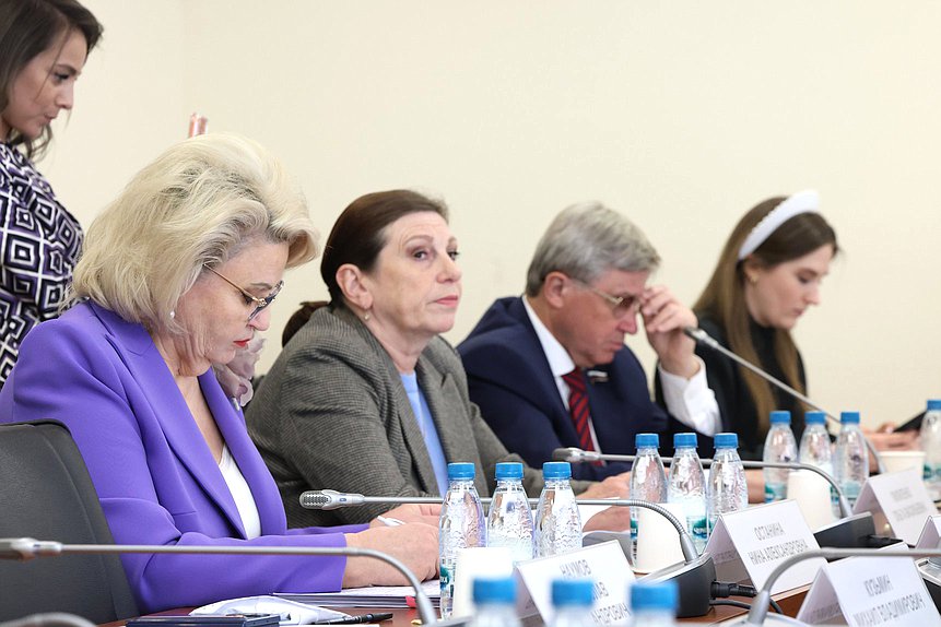 Председатель Комитета по защите семьи, вопросам отцовства, материнства и детства Нина Останина