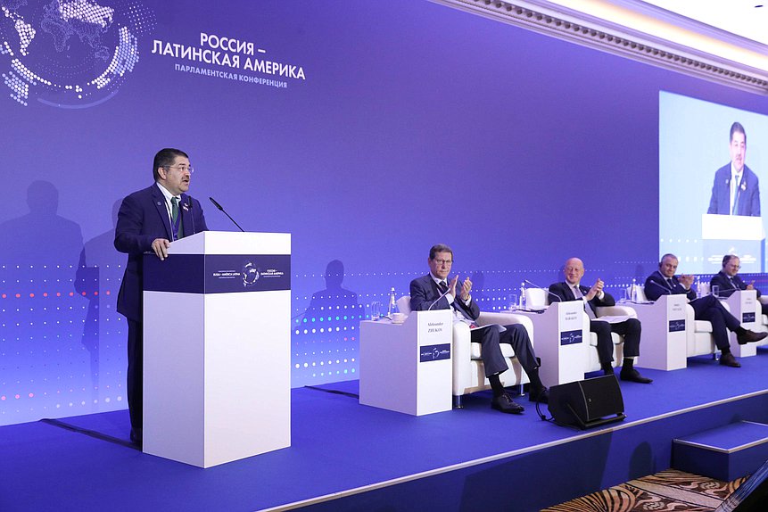 Mesa redonda "Cooperación económica igualitaria y mutuamente beneficiosa: el papel de los parlamentos". Conferencia Parlamentaria Internacional “Rusia – América Latina”