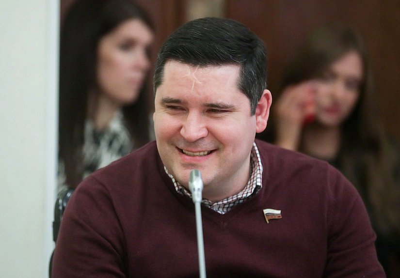 Первый заместитель Председателя Комитета по молодежной политике Михаил Киселев