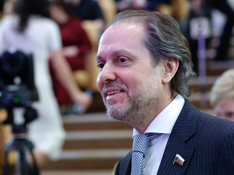 Член Комитета по экологии, природным ресурсам и охране окружающей среды Владимир Сысоев