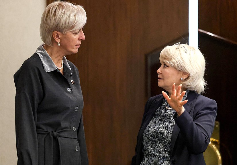 Заместитель Председателя Комитета по просвещению Ирина Ивенских и член Комитета по просвещению Эльвира Аиткулова