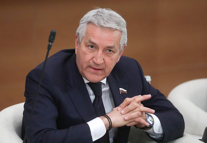 Первый заместитель Председателя Комитета по охране здоровья Леонид Огуль