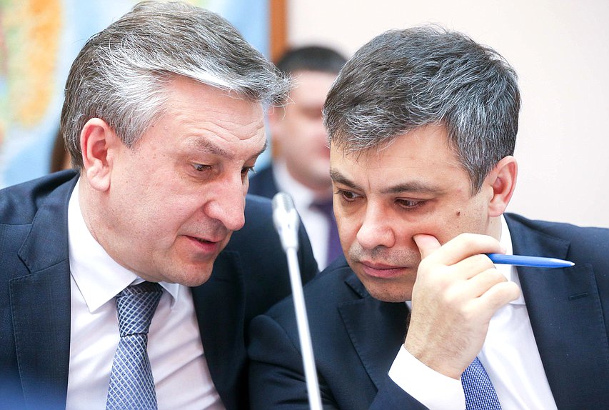 Член Комитета по бюджету и налогам Айрат Фаррахов и Председатель Комитета по охране здоровья Дмитрий Морозов