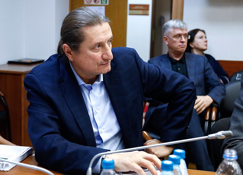 Член Комитета по бюджету и налогам Сергей Чижов