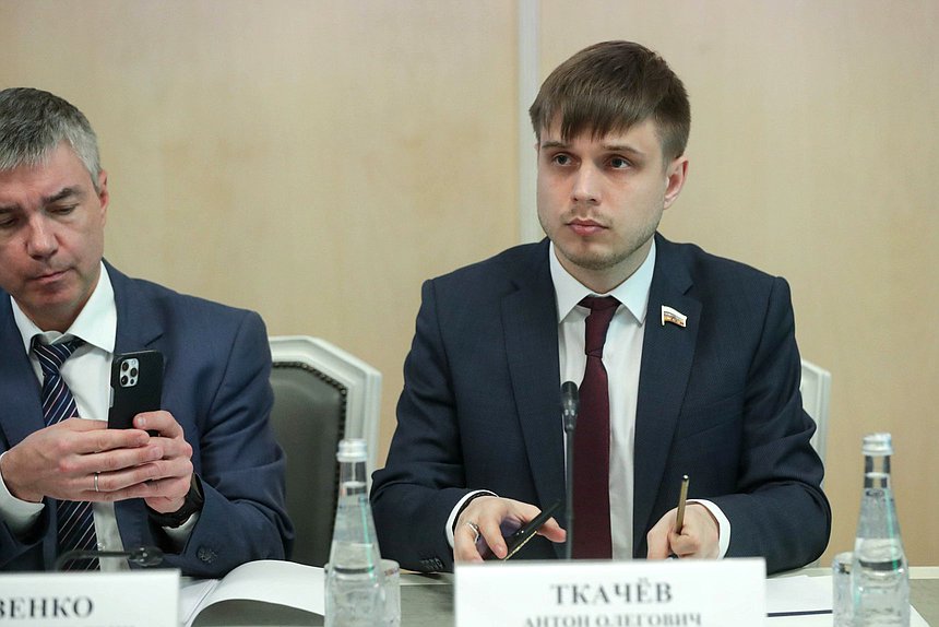 Член Комитета по информационной политике, информационным технологиям и связи Антон Ткачев