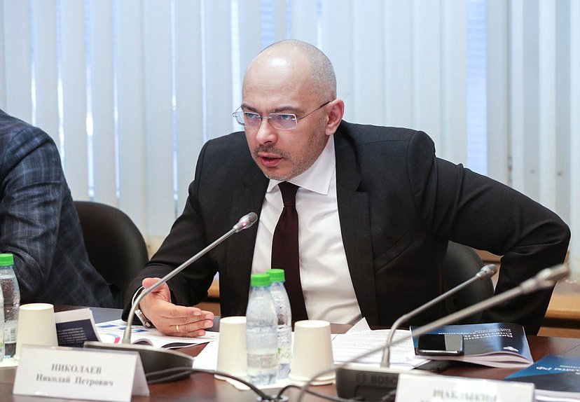 Председатель Комитета по природным ресурсам, собственности и земельным отношениям Николай Николаев
