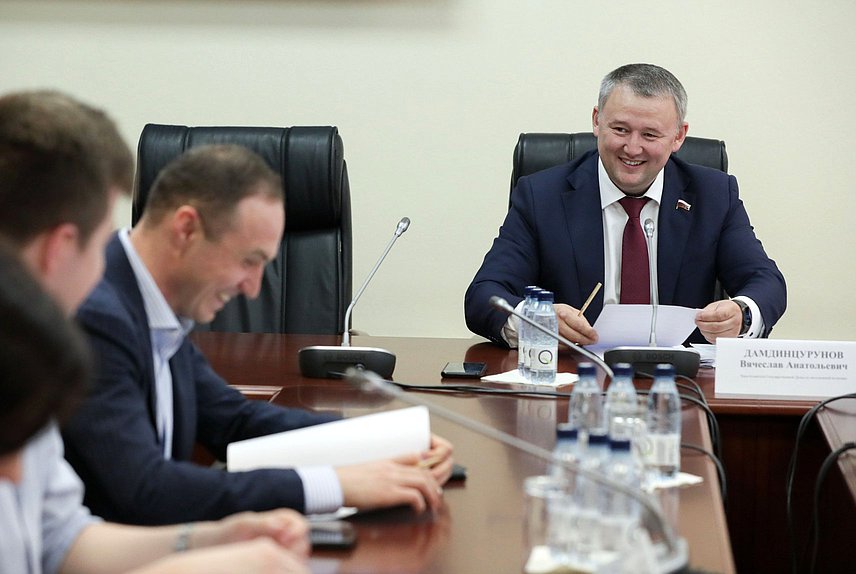 Член Комитета по молодежной политике Вячеслав Дамдинцурунов