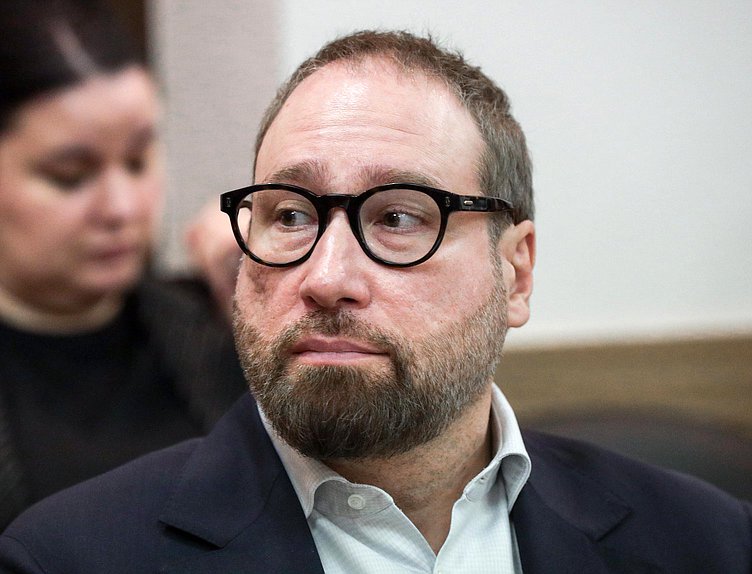 Заместитель Председателя Комитета по информационной политике, информационным технологиям и связи Антон Горелкин