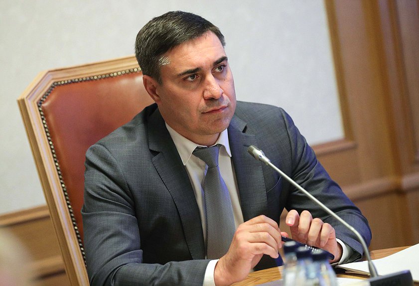 Председатель Комитета по охране здоровья Дмитрий Хубезов