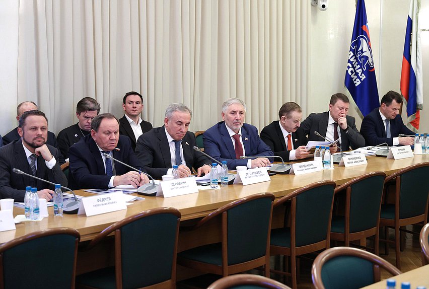 Заседание Комитета по транспорту и развитию транспортной инфраструктуры с участием Министра транспорта РФ Андрея Никитина