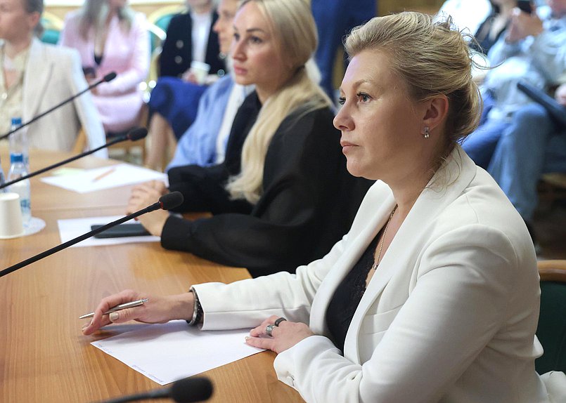 Круглый стол Комитета по развитию гражданского общества, вопросам общественных и религиозных объединений на тему «Деструктивный контент в кинематографе: влияние, границы, ответственность»