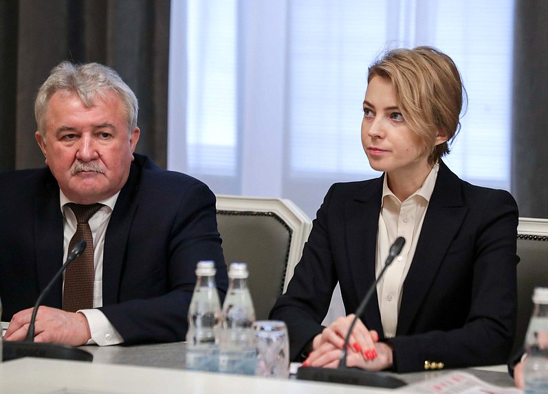Deputy Chairwoman of the Committee on International Affairs Natalia Poklonskaia and Chairman of the Committee on Transport and Construction Evgenii Moskvichev