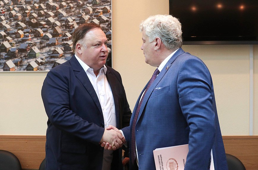 Член Комитета по природным ресурсам, собственности и земельным отношениям Олег Валенчук