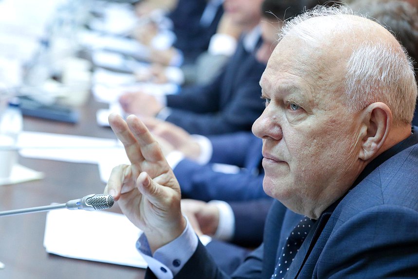 Заместитель Председателя Комитета по экологии, природным ресурсам и охране окружающей среды Анатолий Грешневиков