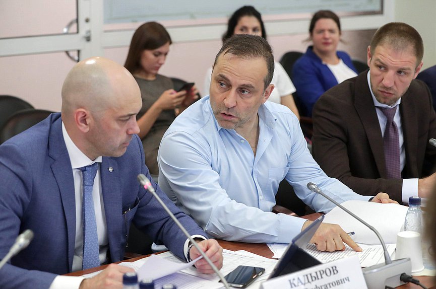 Первый заместитель Министра спорта РФ Азат Кадыров и Председатель Комитета по физической культуре и спорту Дмитрий Свищев