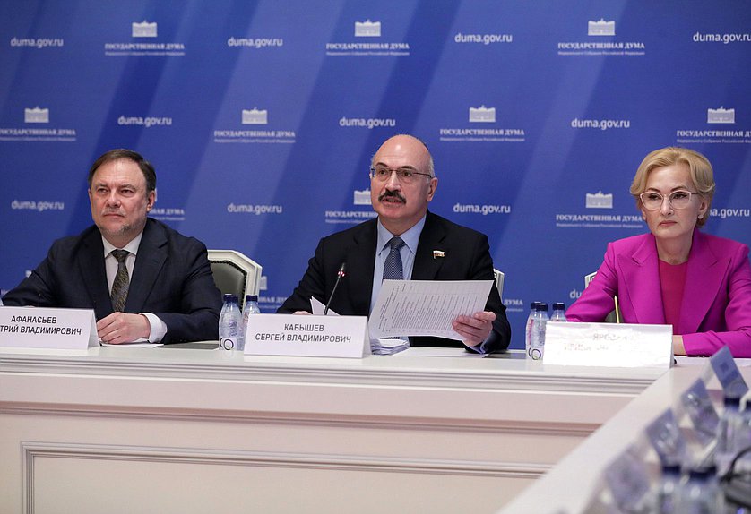 Заместитель Министра науки и высшего образования РФ Дмитрий Афанасьев, Председатель Комитета по науке и высшему образованию Сергей Кабышев и заместитель Председателя Государственной Думы Ирина Яровая
