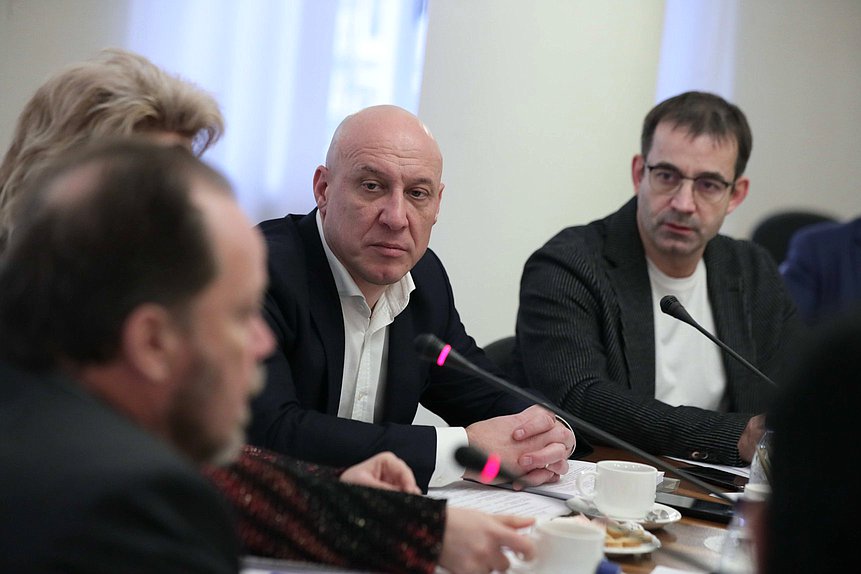 Первые заместители Председателя Комитета по культуре Денис Майданов и Дмитрий Певцов