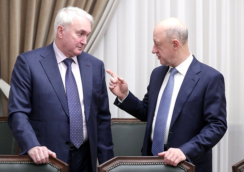 Jefe del Comité de Defensa Andrey Kartapolov y Jefe Adjunto de la Duma Estatal Alexander Babakov