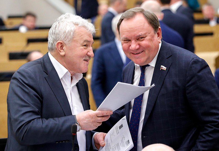 Председатель Комитета по транспорту и развитию транспортной инфраструктуры Евгений Москвичев и заместитель Председателя Комитета Виктор Дерябкин