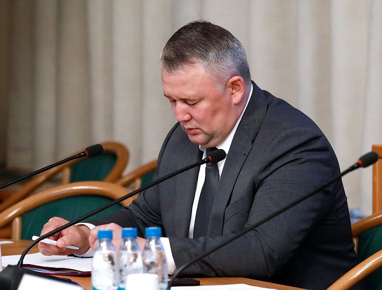 Член Комитета по молодежной политике Вячеслав Дамдинцурунов