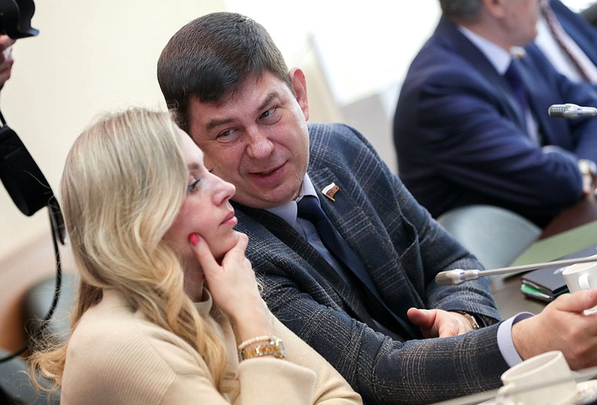 Член Комитета по просвещению Виктор Смирнов