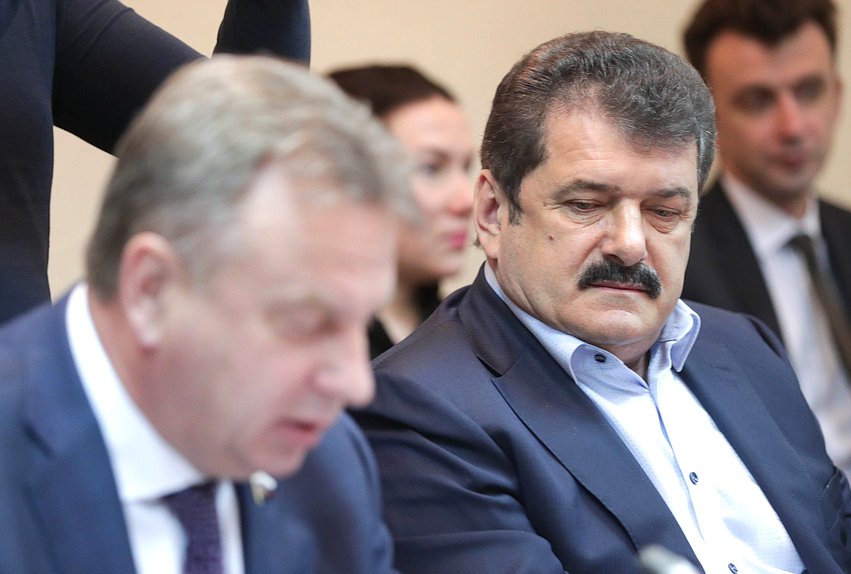 Член Комитета по природным ресурсам, собственности и земельным отношениям Александр Ищенко