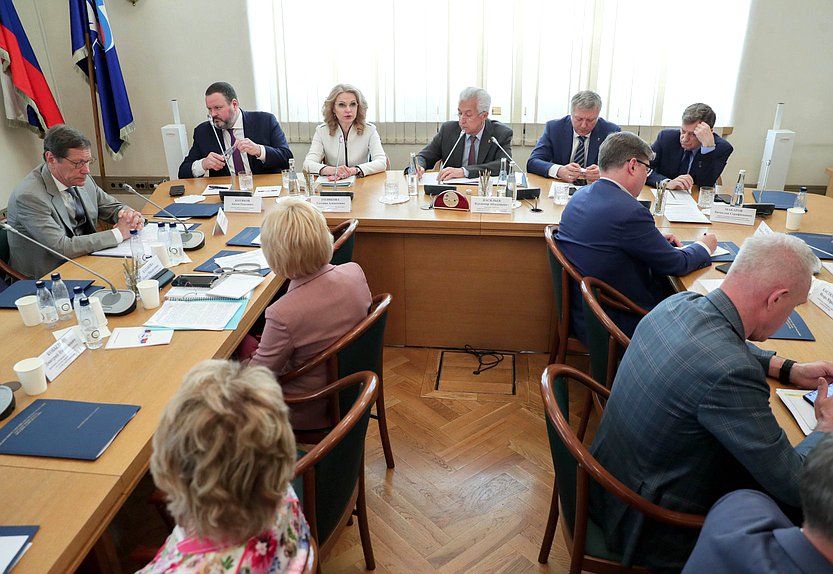 Встреча заместителя Председателя Правительства РФ Татьяны Голиковой и Министра труда и социальной защиты РФ Антона Котякова с членами фракции «Единая Россия»