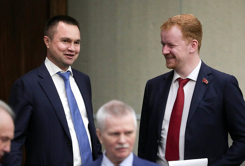 Первый заместитель Председателя Комитета по малому и среднему предпринимательству Сергей Казанков и член Комитета по бюджету и налогам Денис Парфенов