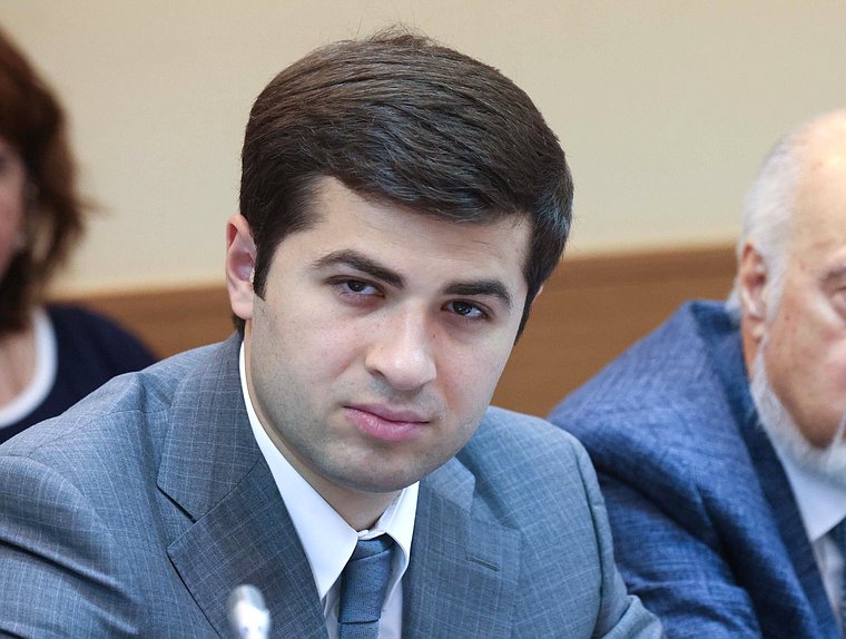 Член Комитета по экологии, природным ресурсам и охране окружающей среды Солтан Узденов