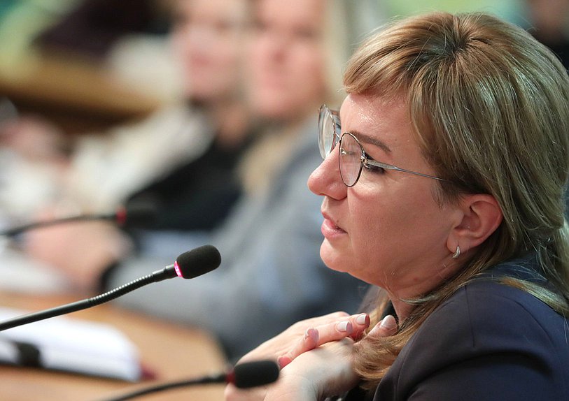 Член Комитета по просвещению Лариса Тутова