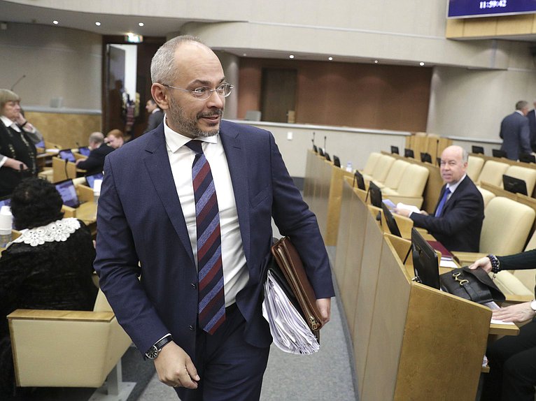 Председатель Комитета по природным ресурсам, собственности и земельным отношениям Николай Николаев