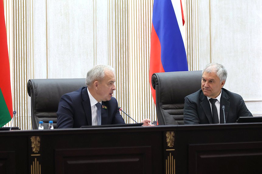 Председатель Государственной Думы Вячеслав Володин и Председатель Палаты представителей Национального собрания Республики Беларусь Игорь Сергеенко