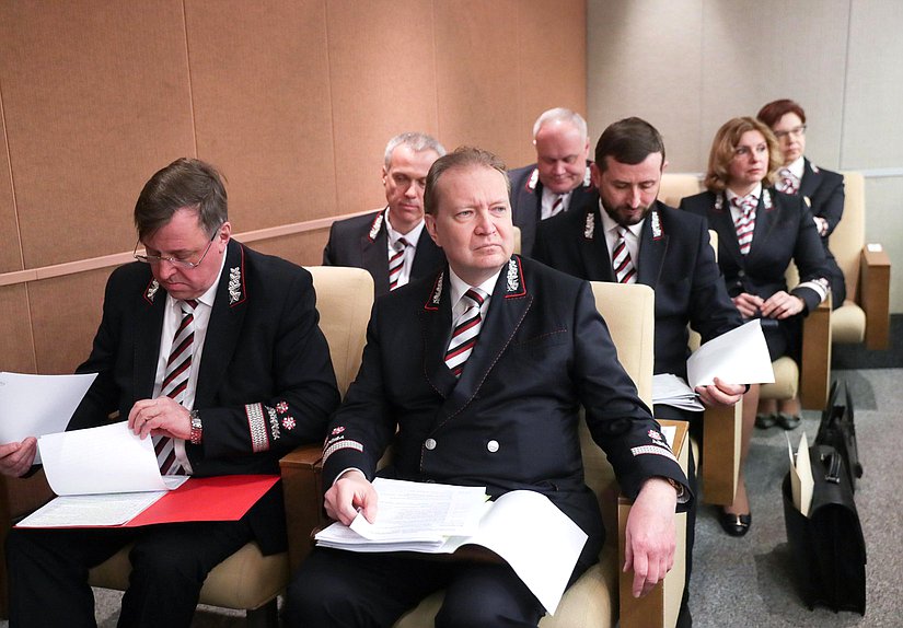 Пленарное заседание. "Правительственный час" (13.03.2024)