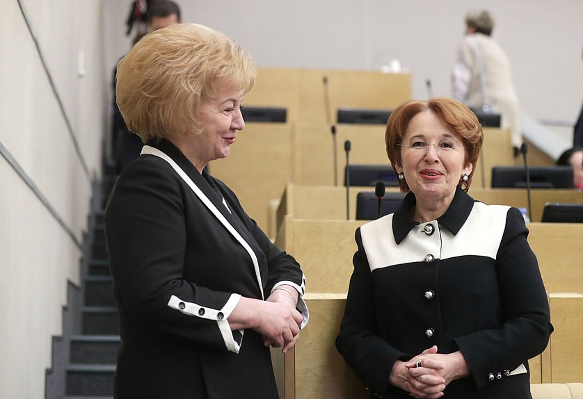 Члены Комитета по бюджету и налогам Валентина Артамонова и Оксана Дмитриева