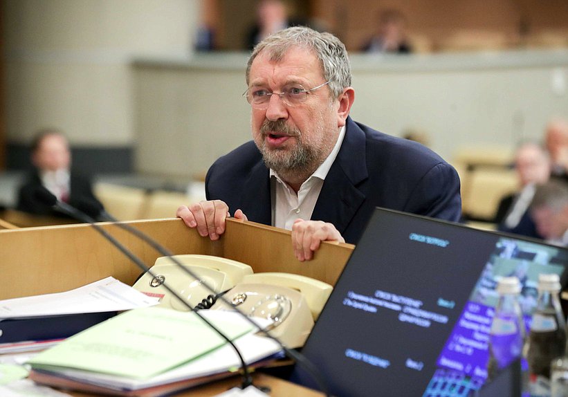 Член Комитета по бюджету и налогам Владислав Резник