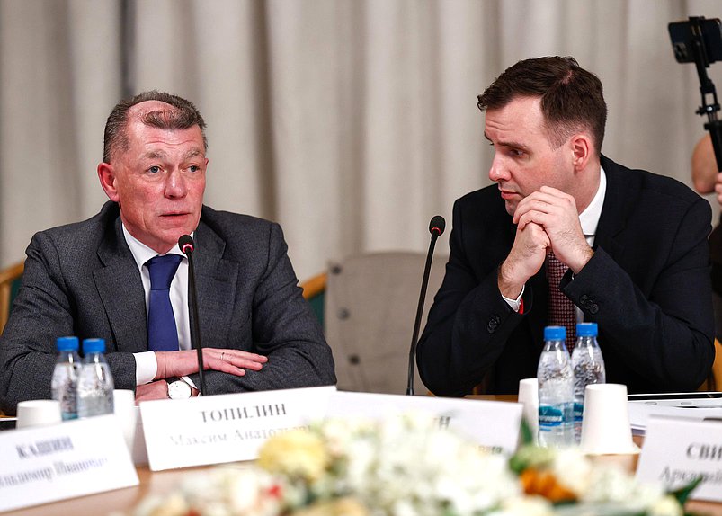 Председатель Комитета по экономической политике Максим Топилин и Председатель Комитета по малому и среднему предпринимательству Александр Демин