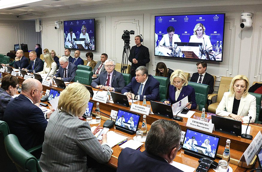 اجتماع اللجنة البرلمانية للتحقيق في الأعمال الإجرامية لنظام كييف ضد الأطفال