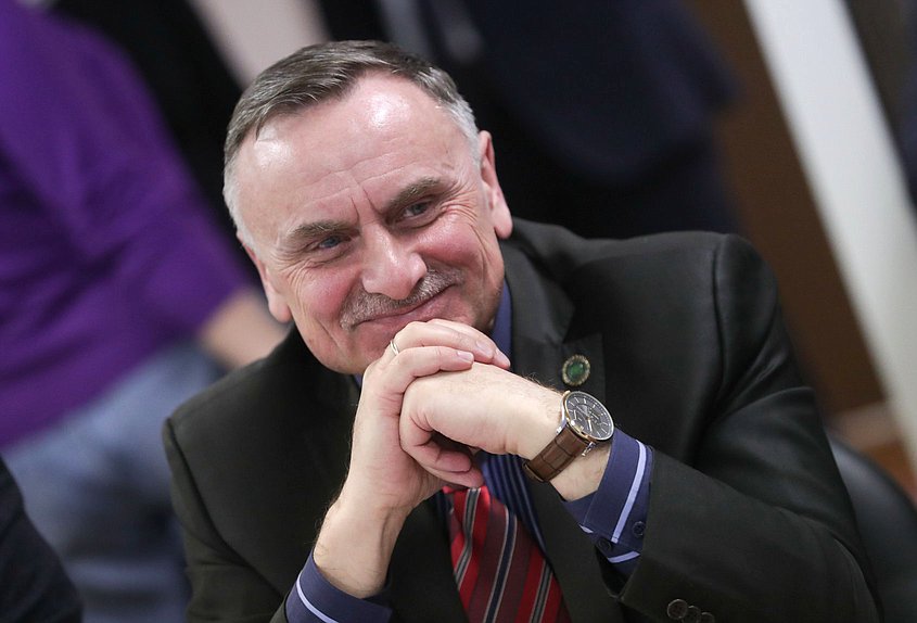 Круглый стол Комитета по экологии, природным ресурсам и охране окружающей среды на тему «Развитие лесного комплекса в условиях санкционного давления со стороны иностранных государств»